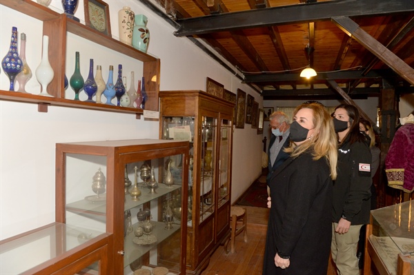 Sibel Tatar, Kıbrıs Özel Etnografya Müzesi’ni ziyaret etti