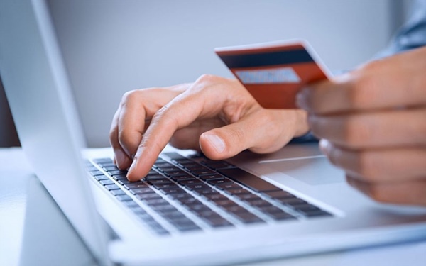Müşterilerin kredi kartı bilgileriyle internetten harcama yapan kişi tutuklandı