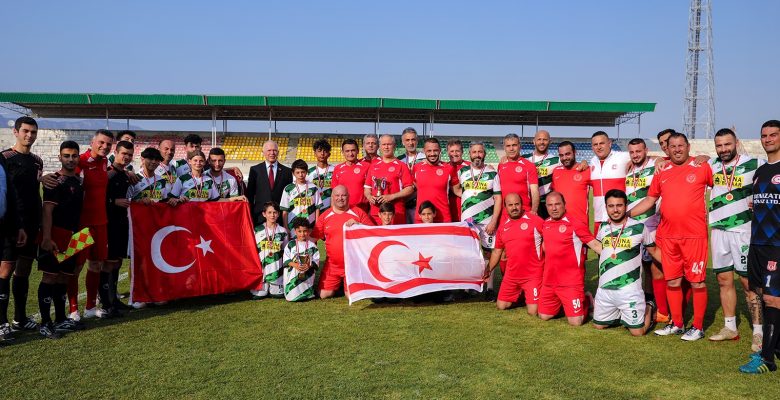 Meclis Futbol Takımı, 19 Mayıs Atatürk’ü Anma Gençlik ve Spor Bayramı nedeniyle gençlerle özel bir karşılaşma yaptı