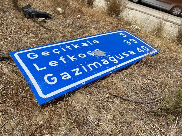 Trafik işaret levhaları yenileniyor