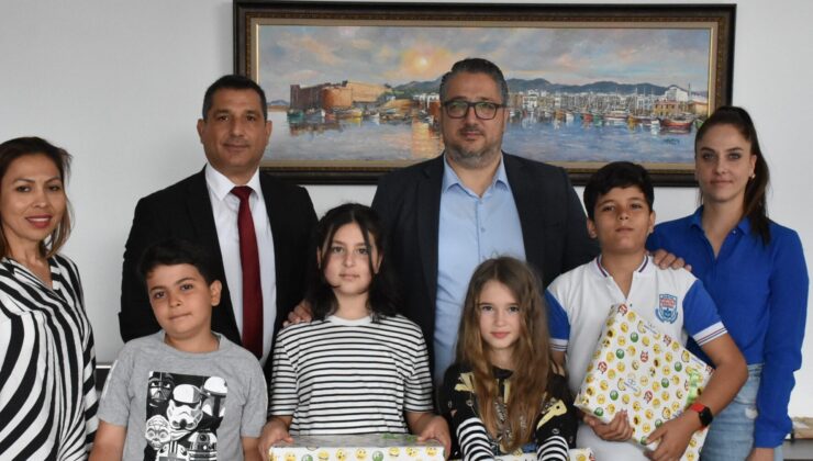 Girne Belediye Başkanı Şenkul, makamını çocuklara devretti