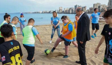 Uluslararası Maraş Down Plaj Futbolu Festivali düzenlendi