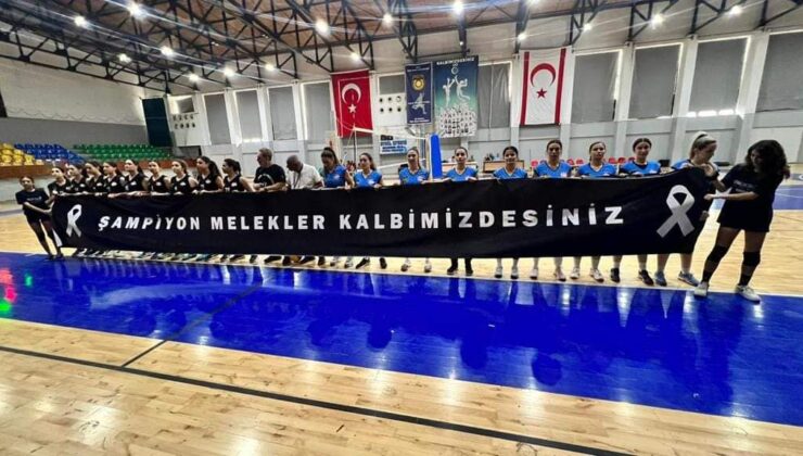 Kadın polisler Şampiyon Melekler anısına oynadı