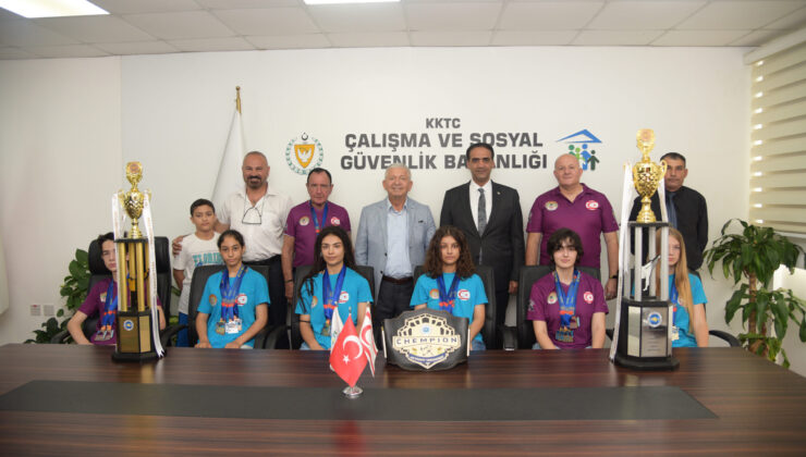 Gardiyanoğlu, Taekwondo Federasyonu ve Milli Takım sporcularıyla eğitmenlerini kabul etti