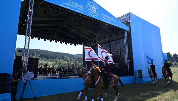 Dışişleri Bakanı Ertuğruloğlu, Şuşa’da TDT konser programını izledi